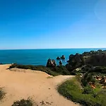 A Casa E A Da Ana *