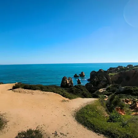 A Casa E A Da Ana *